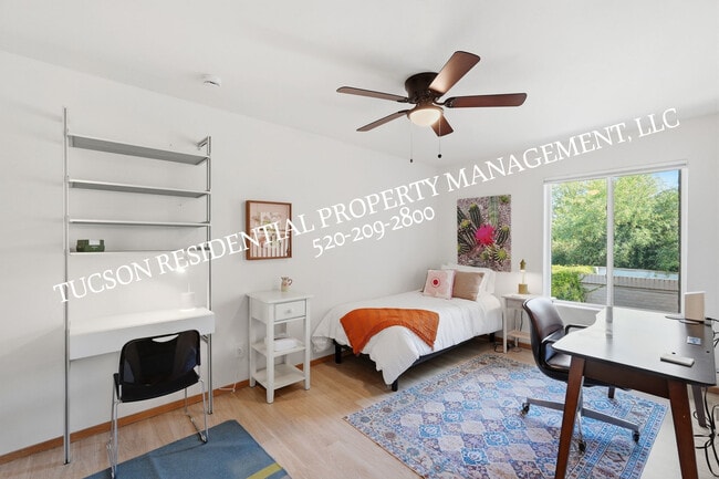 Building Photo - 2824 E Sierra Vista Rd