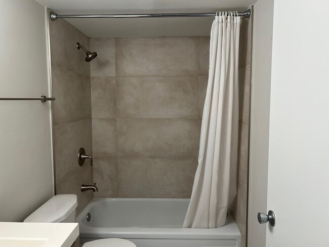 Building Photo - 25 Abbey Ln