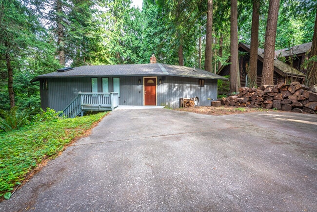 Building Photo - 13 N Summit Dr