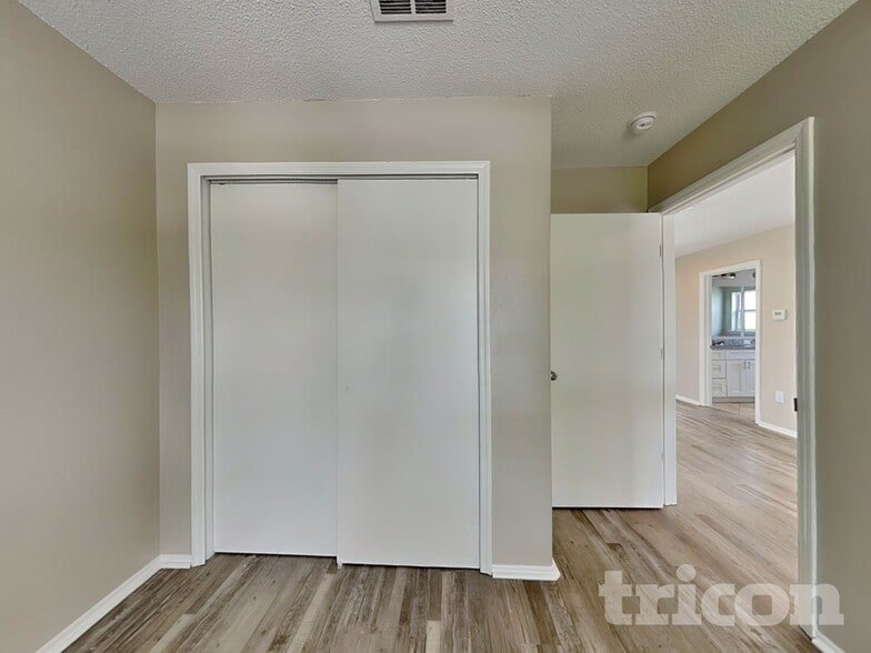 Building Photo - 1708 Meadow Pond Way