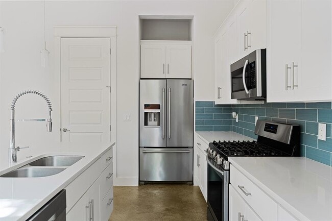 Building Photo - 1609 J J Seabrook Dr