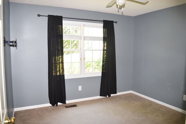 Building Photo - Spacious 3-Bedroom, 3-Bath Home with Bonus Room in a Quiet Neighborhood! NO PETS