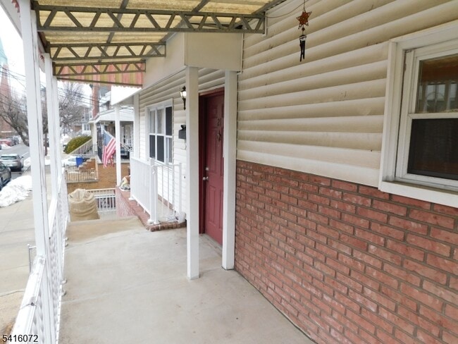 Building Photo - 21 W 14th St