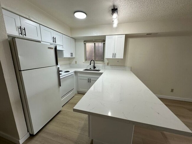 Building Photo - MOVE IN SPECIAL!! DEPOSIT MOVES YOU IN!!!