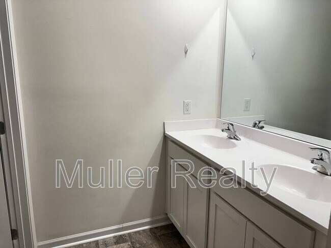 Building Photo - 6048 Bayonet Ln