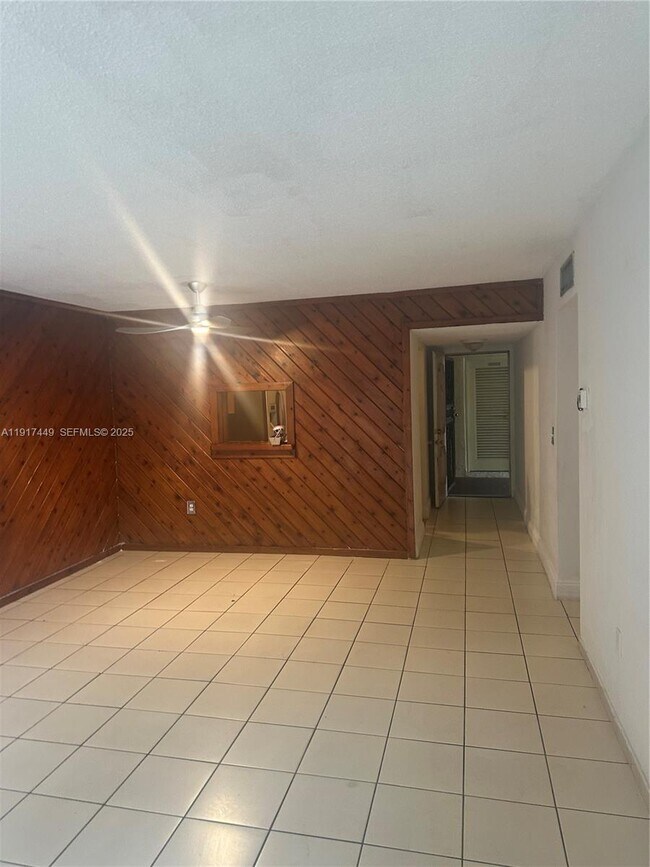 Building Photo - 11905 NE 2nd Ave