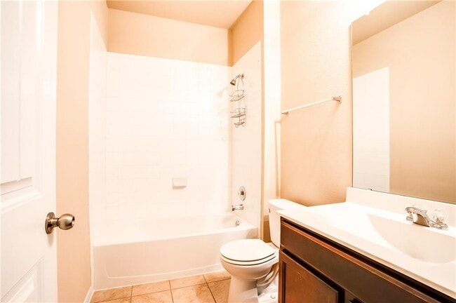 Building Photo - 607 Brashear Ln