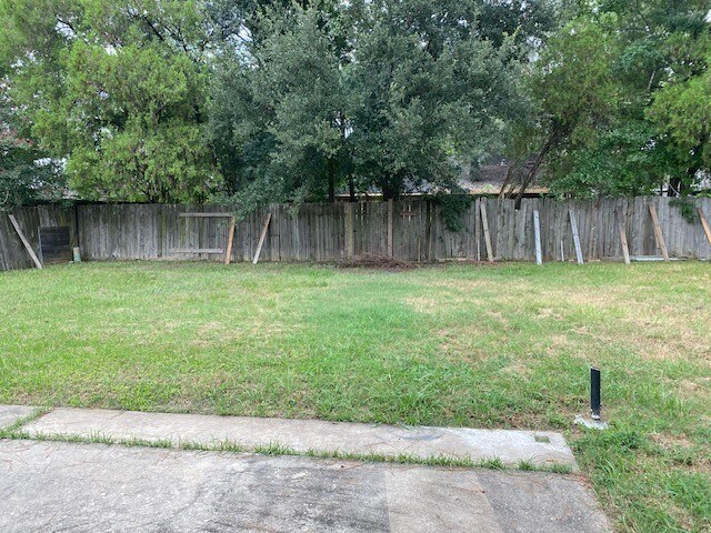 Building Photo - 11610 Pine Knoll