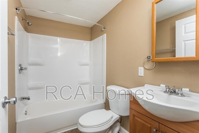 Building Photo - 3117 E Michigan St