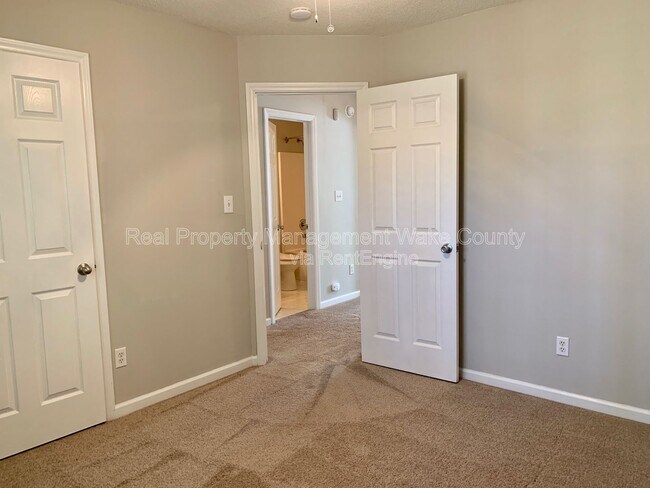 Building Photo - 609 Stinson Ave