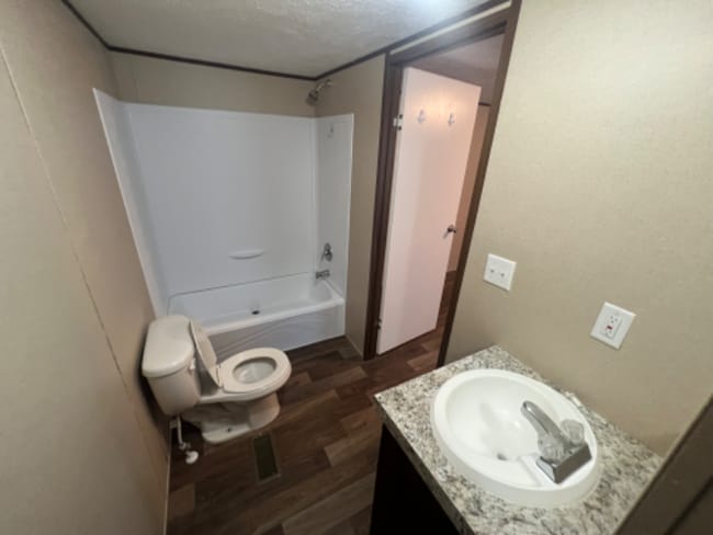 Building Photo - 100 Harvest Ln