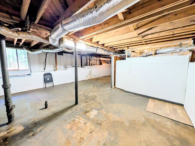 Building Photo - 704 Valleyview Dr