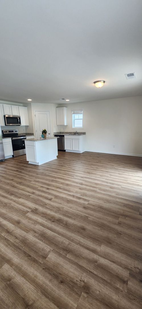 Building Photo - 3BR, 2.5 BA in Hazelwood Subdivision