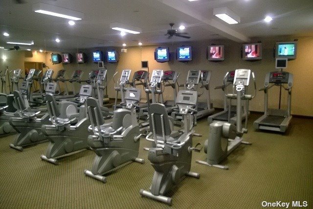 Building Photo - 274 Village Green Dr