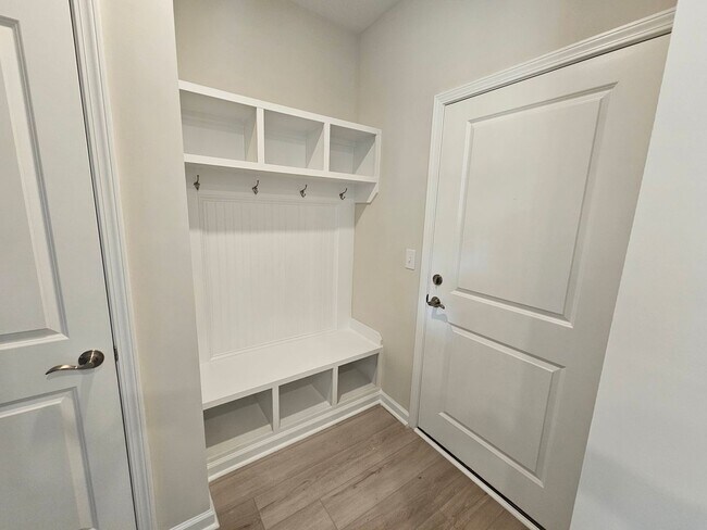 Building Photo - 2215 Flatleaf Ct