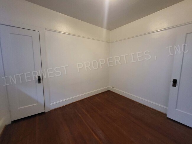 Building Photo - *1/2 OFF 1ST MONTH'S RENT PROMO* 2 Bedroom...