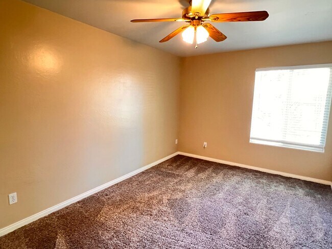 Building Photo - SOUTHWEST BAKERSFIELD- POOL