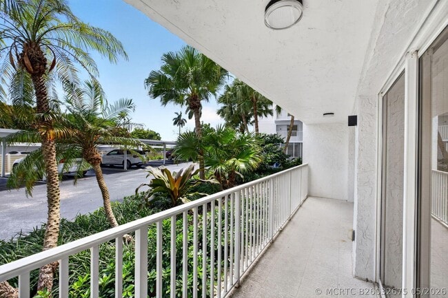 Building Photo - 3901 S Flagler Dr
