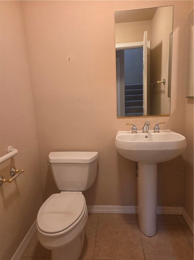 Building Photo - 1825 E Shore Villas Dr