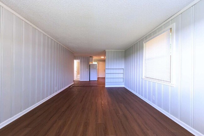 Building Photo - NOW AVAILABLE!!  Affordable Renovated 2 Bed, 1 Bath Unit for Lease!!