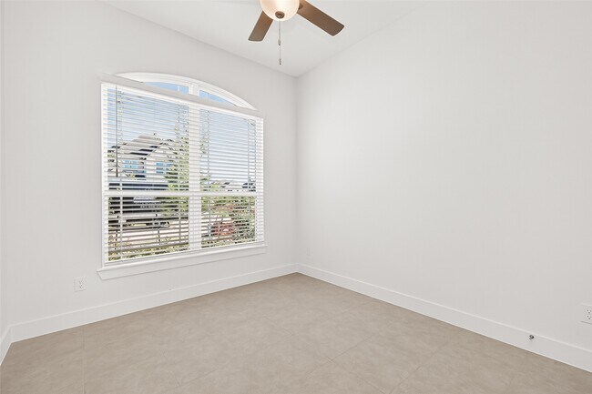 Building Photo - 4916 Northern Wds Dr