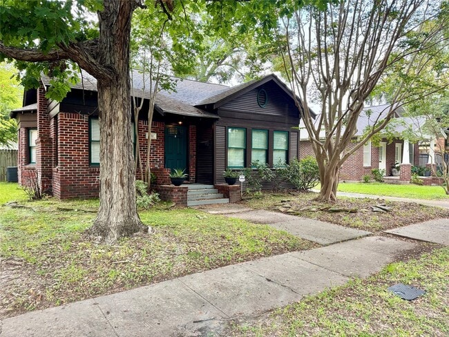 Building Photo - 831 Pizer St