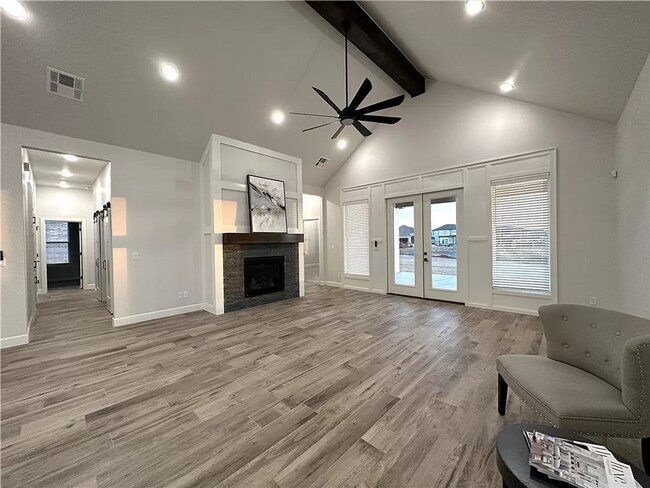 Building Photo - Luxarious 3BD/2BTH Home off of JKP Turnpik...