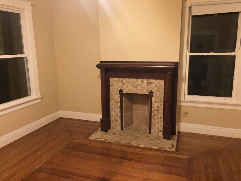 Building Photo - 1367 Burdette Ave