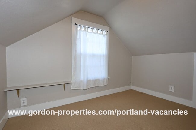 Building Photo - MOVE IN SPECIAL: SE Cesar E Chavez Blvd - ...