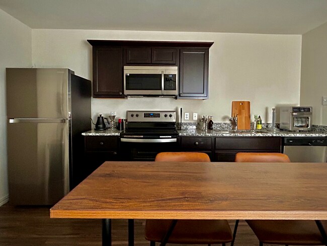 Building Photo - Sunny Side Up