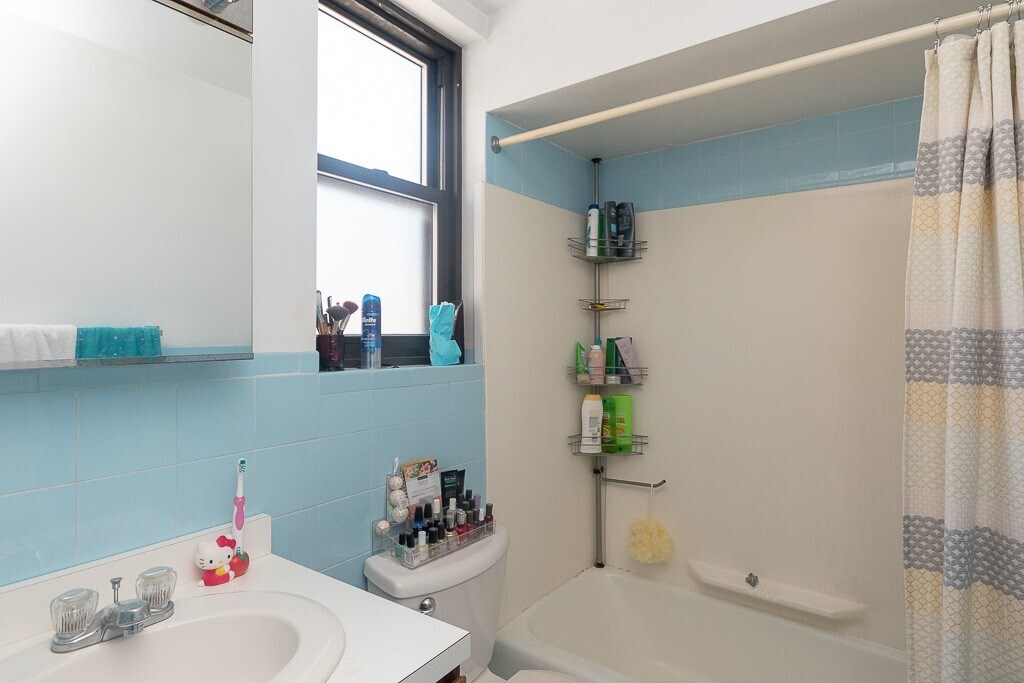 Building Photo - 3615 N Paulina St