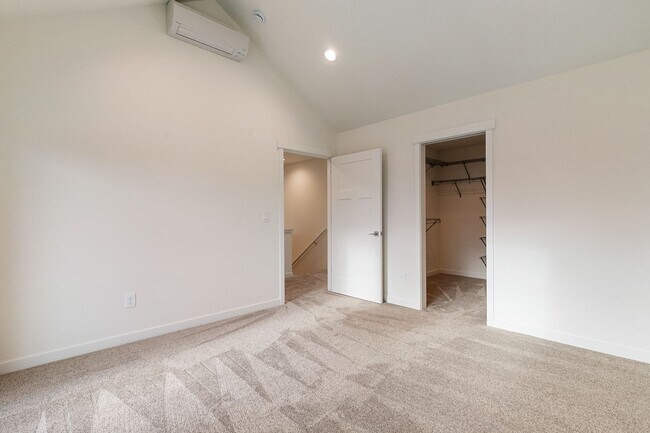 Building Photo - Halleck Townhomes Triplex