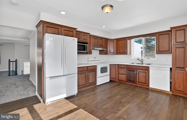 Building Photo - 540 Martins Corner Rd