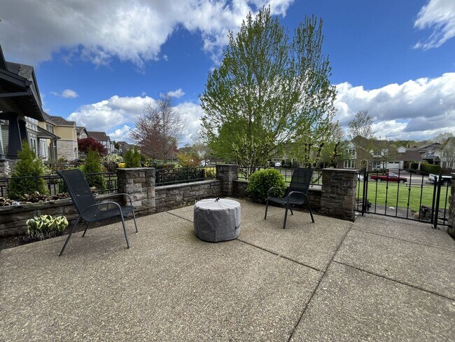 Building Photo - Charming 3 Bedroom Villebois Home with Loft, A/C, Designer Finishes and Community Pool!