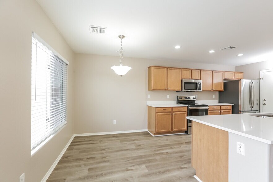 Building Photo - 5804 S 10th Dr