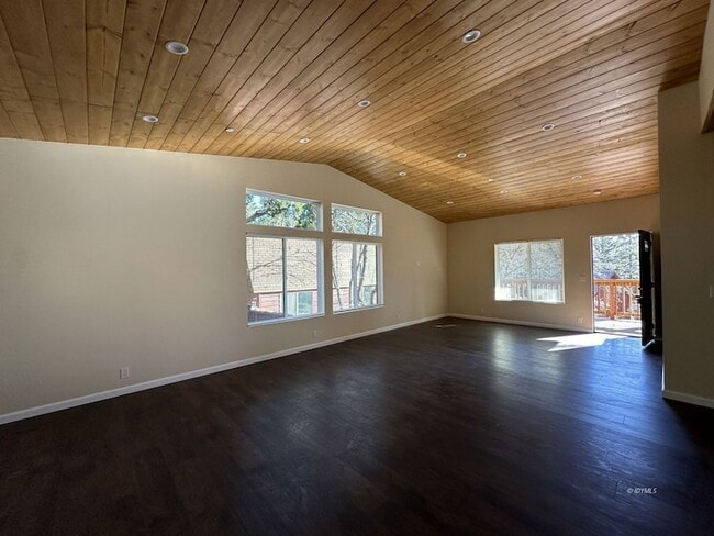 Building Photo - 52810 Sugar Pine Dr