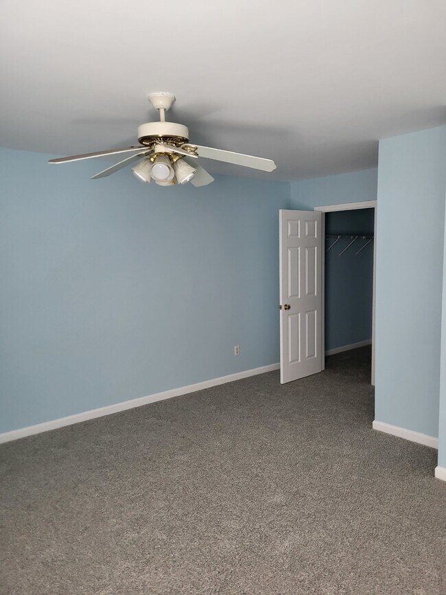 Building Photo - "Charming 2-Bedroom Townhouse on Skillmaster Court with Gleaming Hardwood Floors!"