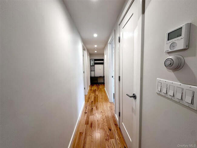 Building Photo - 437 Warburton Ave