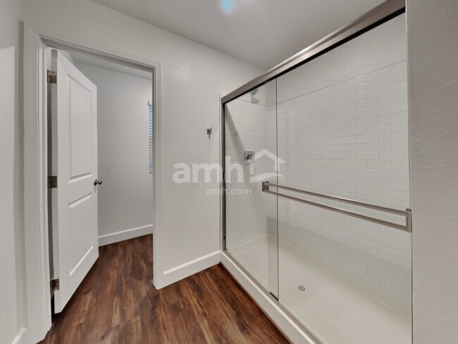 Building Photo - 132 Charmante Tulip Ln