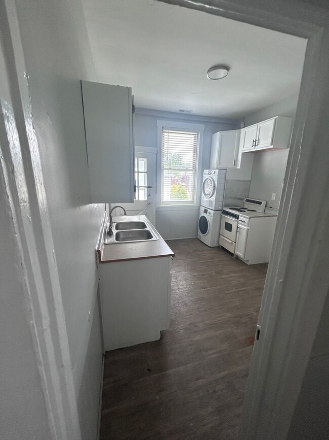Building Photo - New lower price – Fully Renovated 2 Bed / 1 Bath Apartment in Elkton