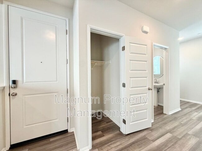 Building Photo - 40617 Birchfield Dr