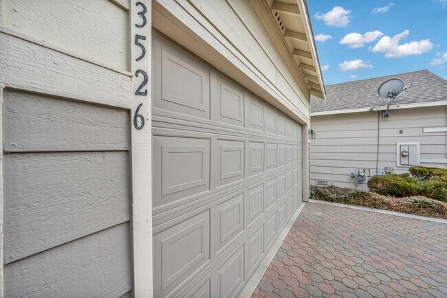Building Photo - 3526 Heron's Cir