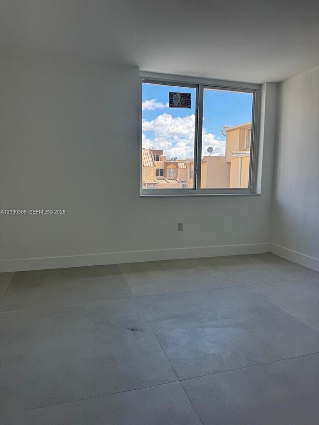 Building Photo - 1115 W 38th Terrace