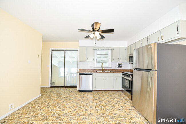 Building Photo - 90 Mary Ellen Dr