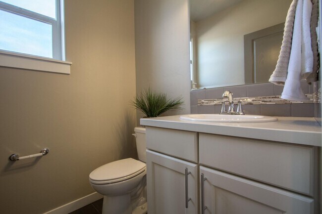 Building Photo - Gorgeous 3-Bdr with Bonus Room Loft in McKenzie Meadows Village in Sisters!