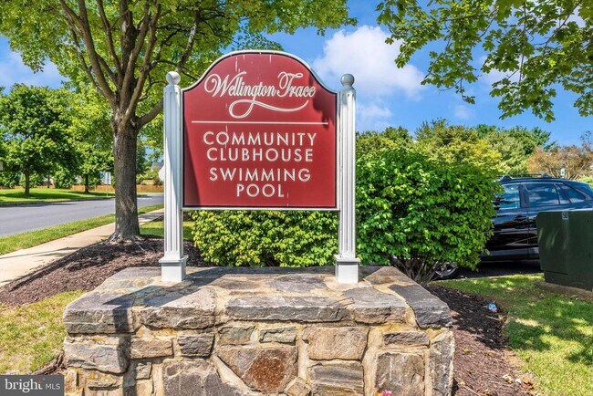 Building Photo - 4960 Clarendon Terrace