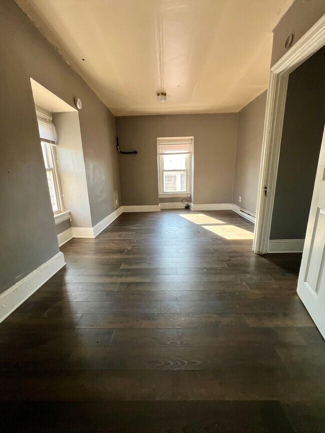 Building Photo - Gorgeous 2-Bedroom Apartment in Darby! Available NOW!