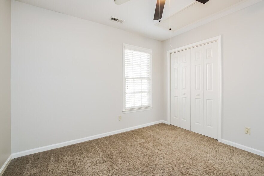 Building Photo - 3453 Scotch Dr