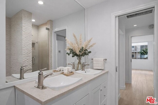 Building Photo - 10751 Wilshire Blvd