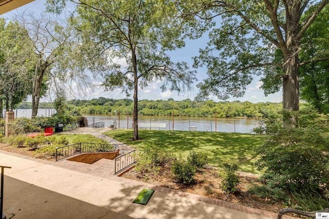 Building Photo - 237 River Oaks Dr